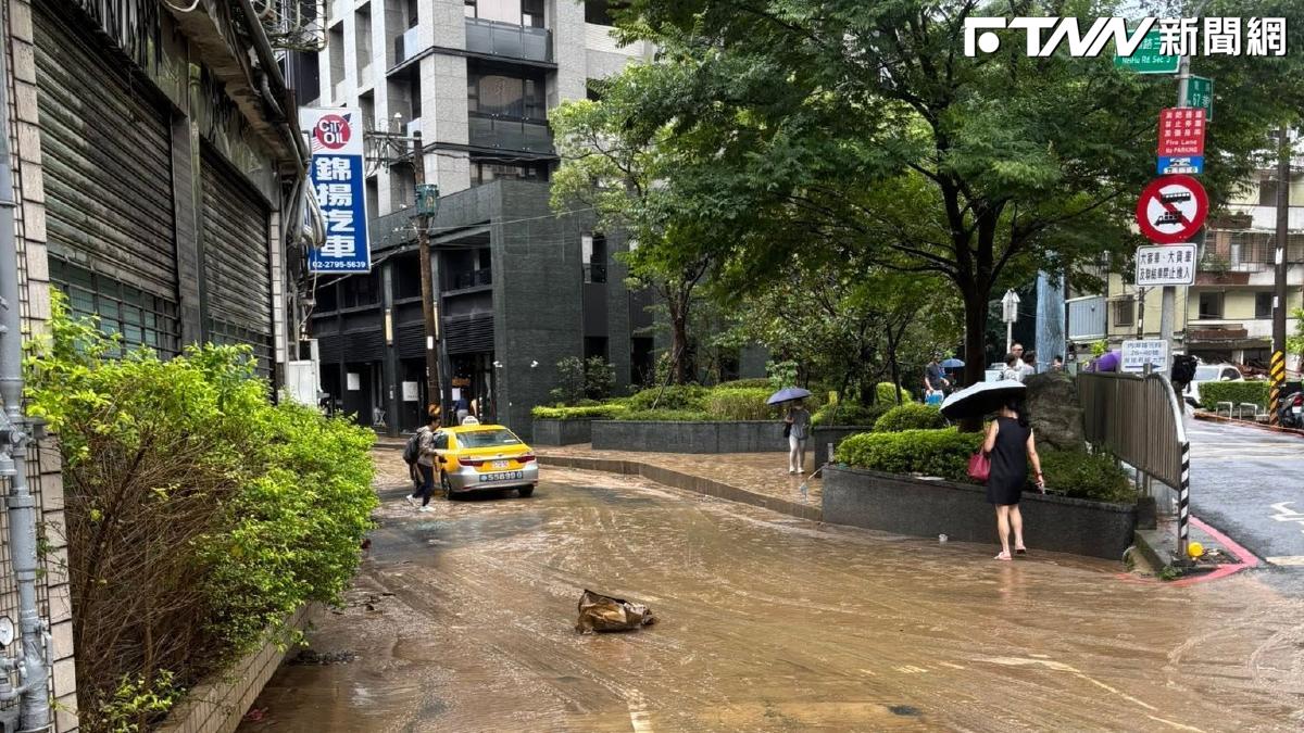 內湖暴雨淹到大腿！8連霸議員李建昌轟蔣萬