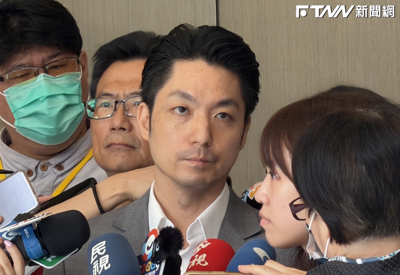 開車接送孩子遭批「無怨無悔養媽寶」！蔣萬
