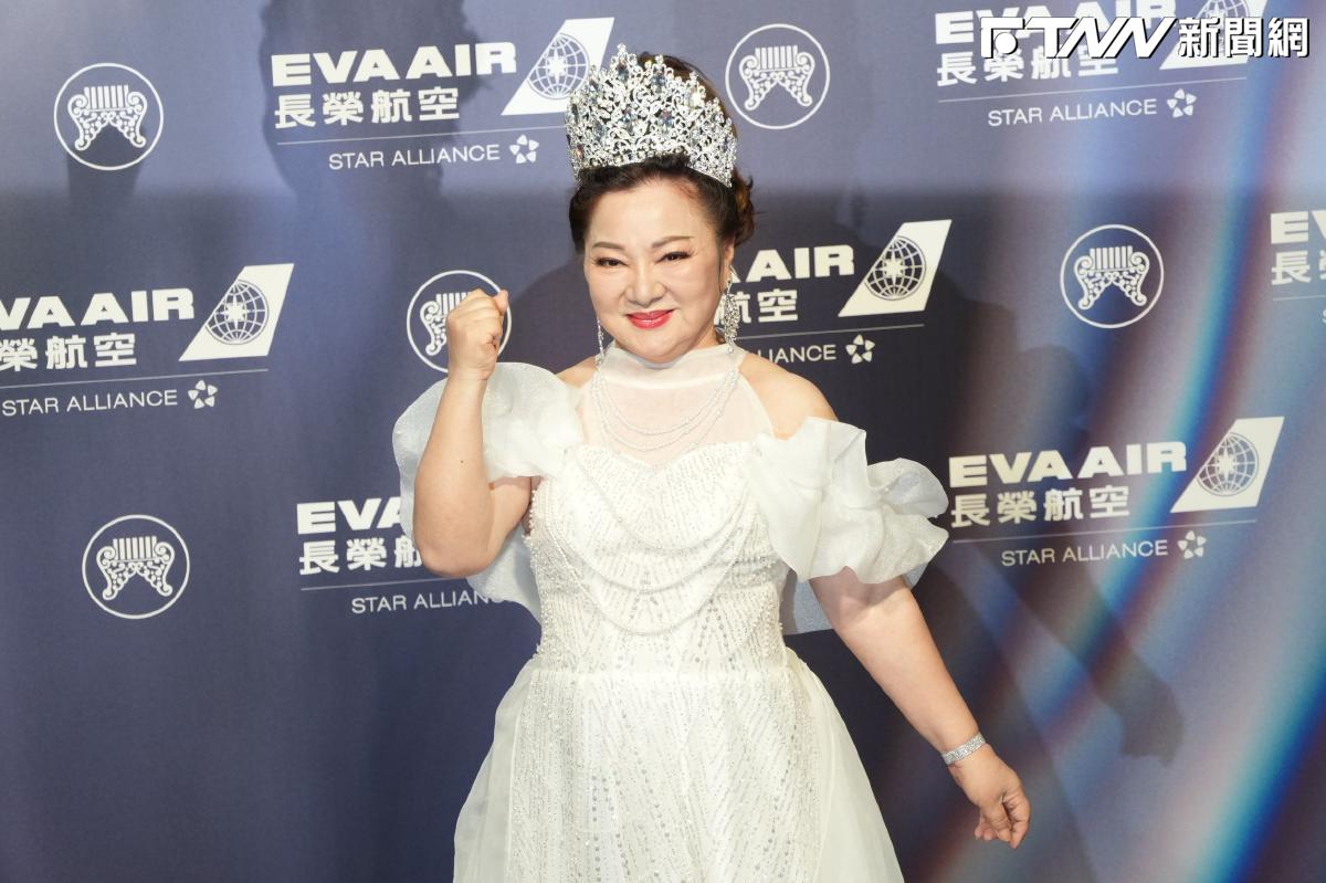 金曲紅毯／白冰冰超美白紗登場！角逐歌后笑