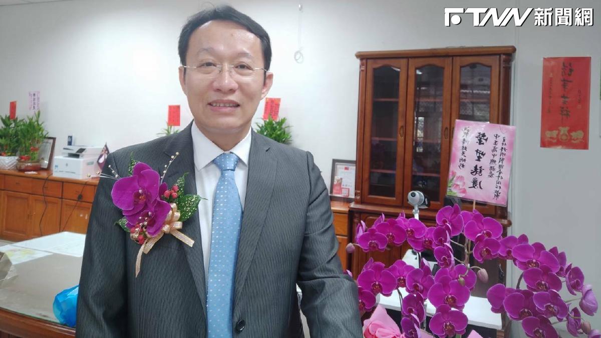 整個下午找嘸人！高雄中正高中校長倒臥廁所