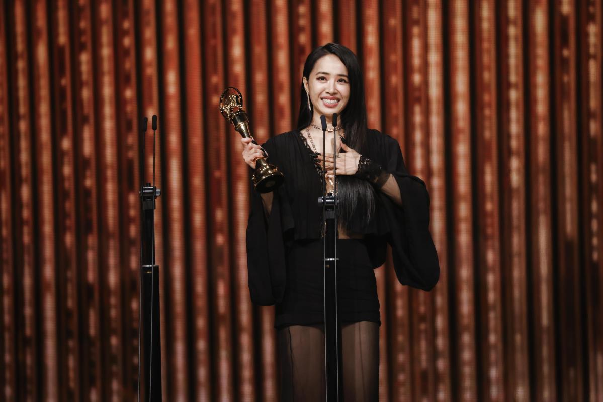 影／蔡依林奪金曲最佳華語女歌手！ 　哽咽