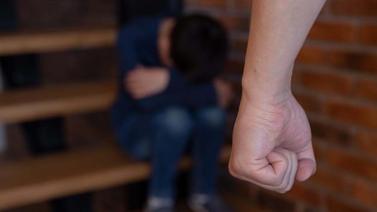 生母縱容男友虐兒！8歲童遭打滿身條狀傷　