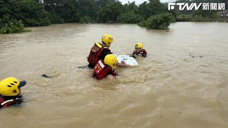 新竹暴雨釀2失聯！49歲女駕駛困BMW遭