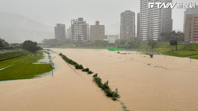 北市文山區注意！萬壽橋河濱公園遭淹水　自